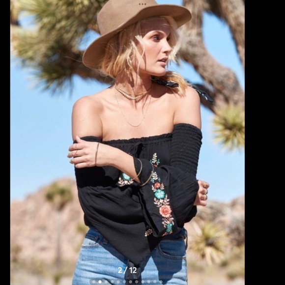 Kivari Joni Embroidery Off Shoulder Black top XS Black - Picture 2 of 6